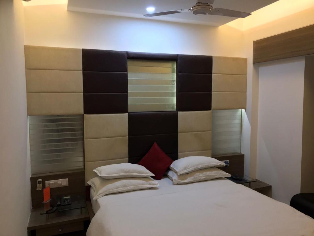 Pearl Hotel & Banquets Ahmedabad Exterior photo