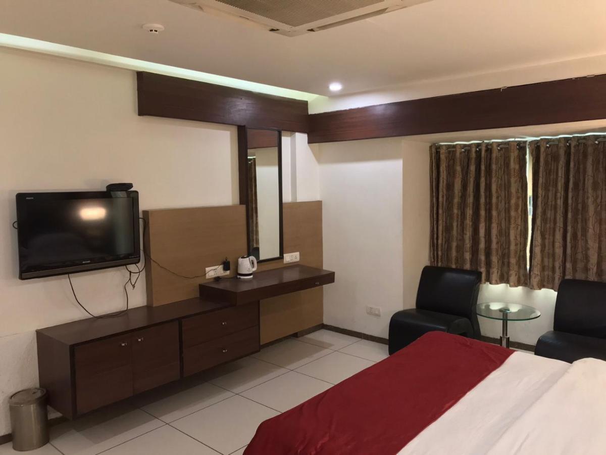 Pearl Hotel & Banquets Ahmedabad Exterior photo
