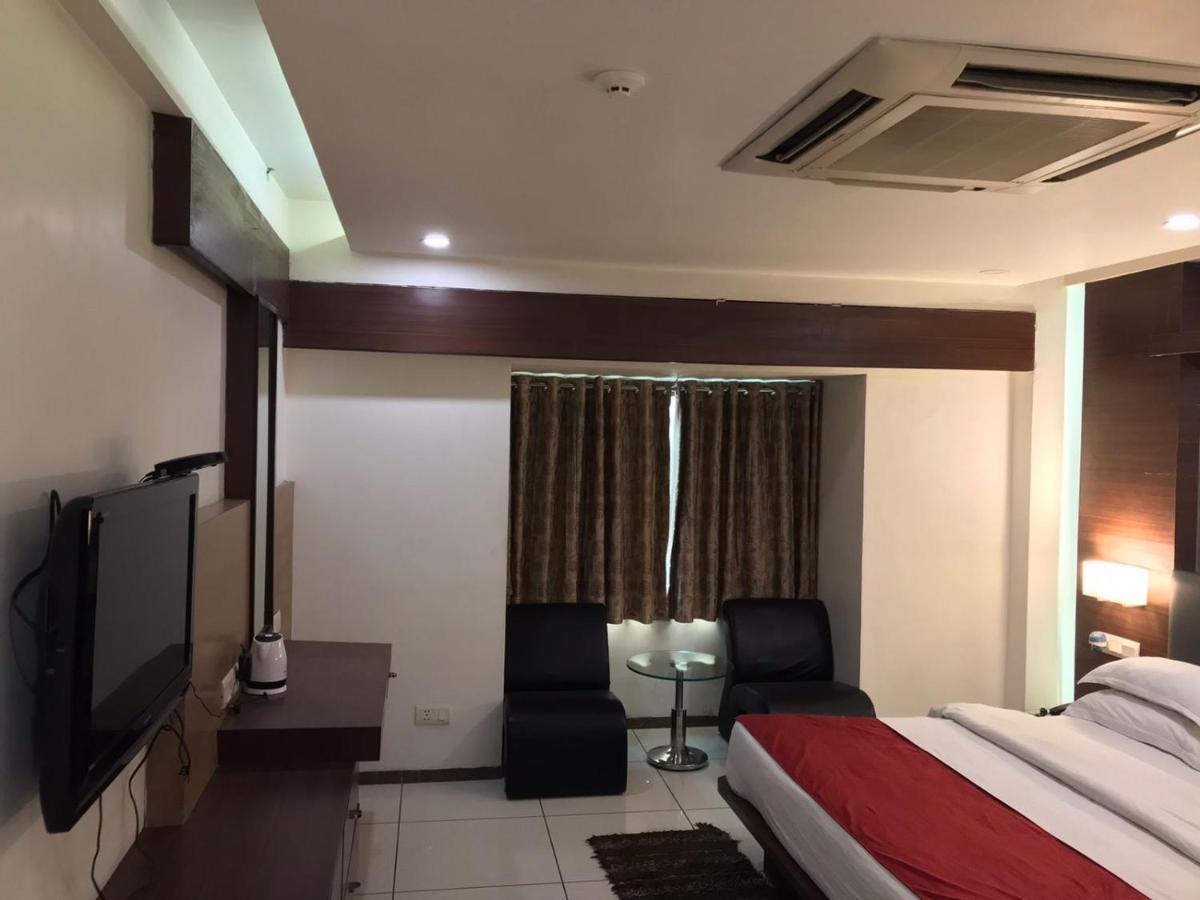 Pearl Hotel & Banquets Ahmedabad Exterior photo