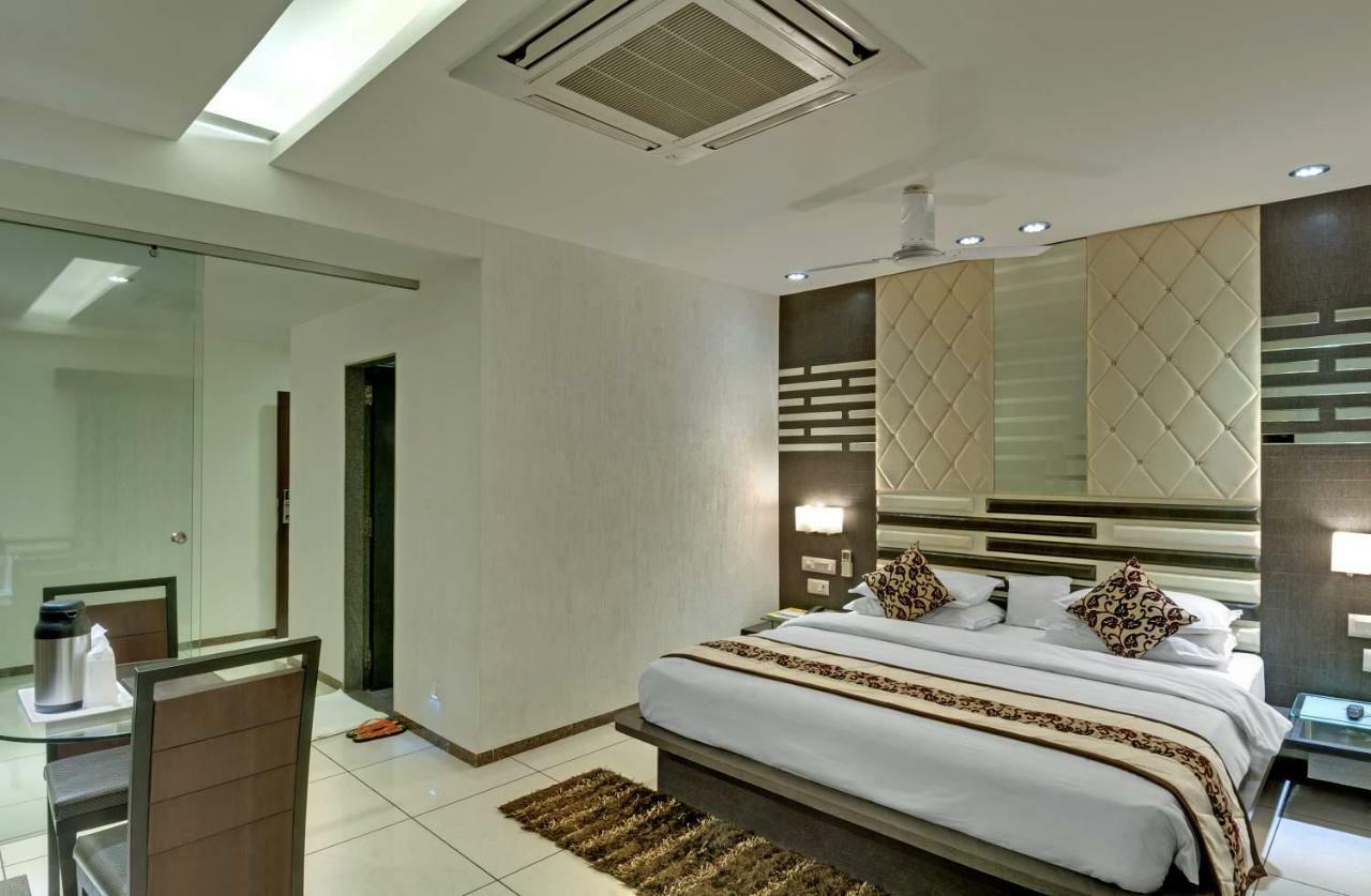 Pearl Hotel & Banquets Ahmedabad Exterior photo