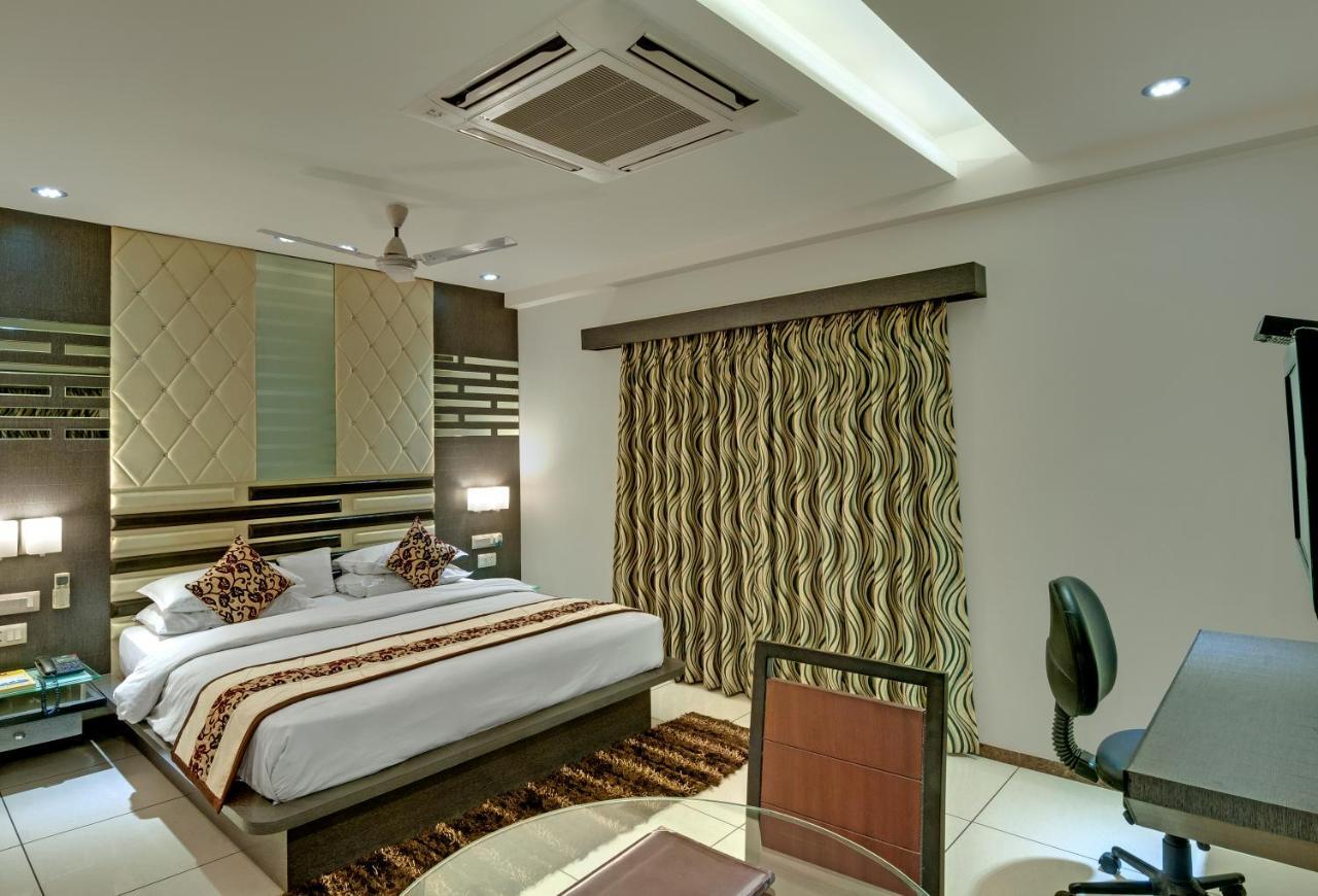 Pearl Hotel & Banquets Ahmedabad Exterior photo